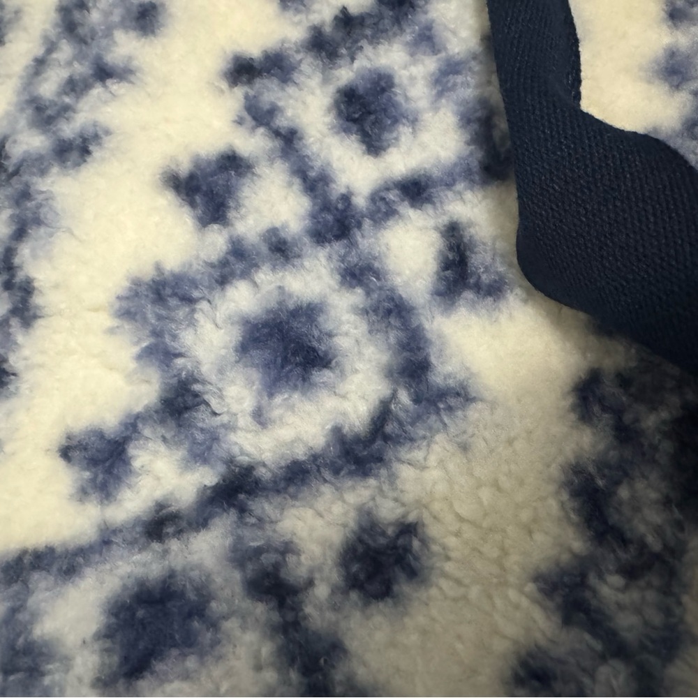 PINK Victoria's Secret Blue and Cream Patterned Tote - Picture 7 of 7